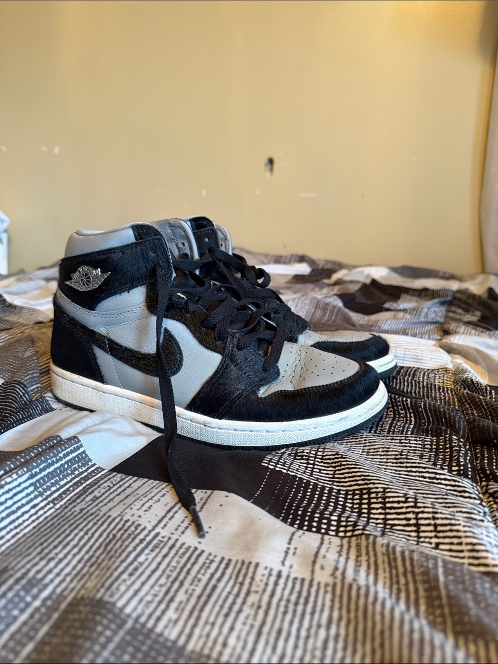 Jordan women High-Top Sneakers in Black and Gray